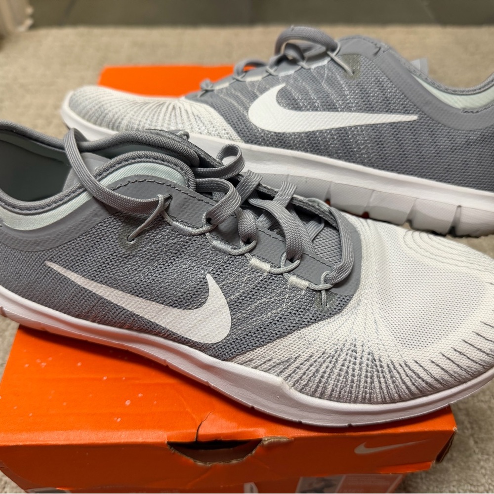 Women’s Nike Flex Adapt TR - Picture 2 of 5